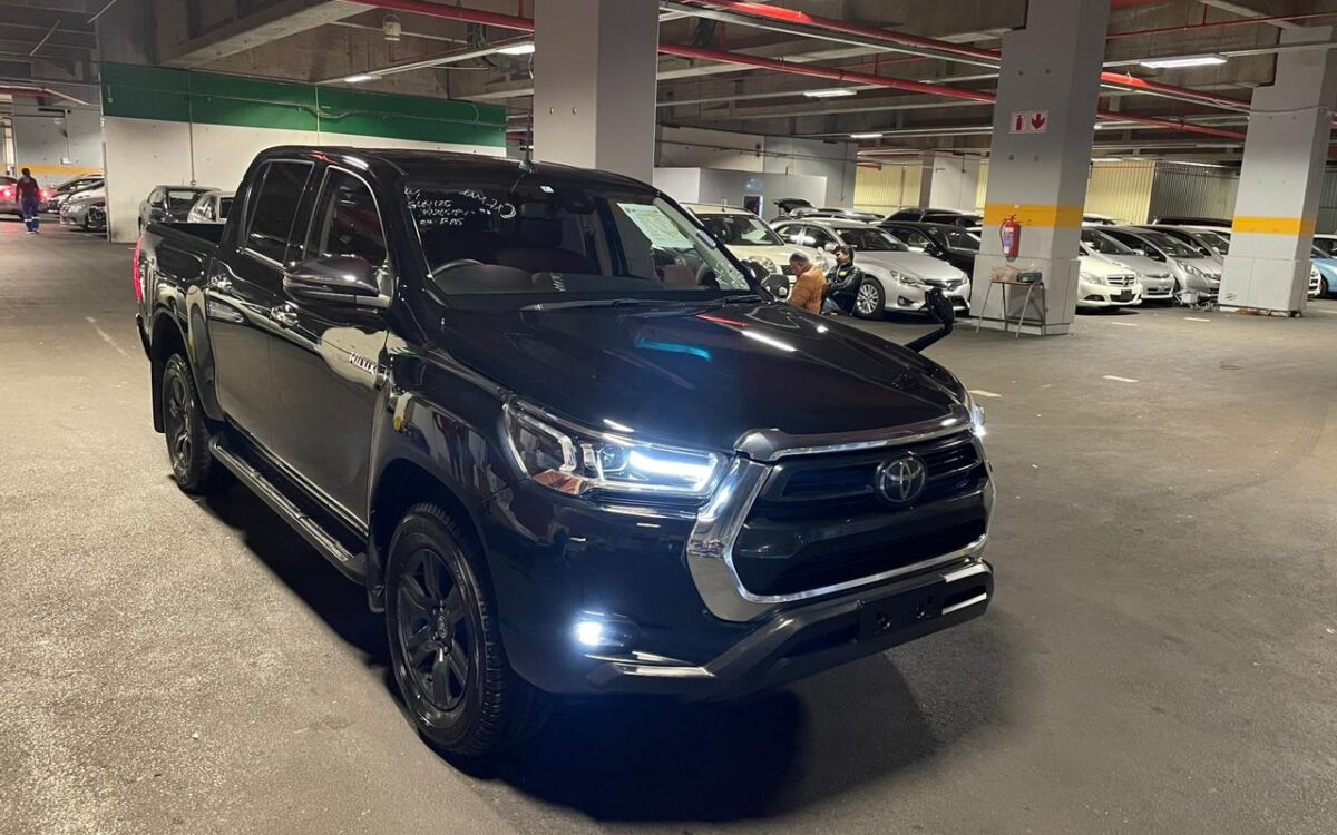 11128-Toyota-Hilux-Double-Cab-2021